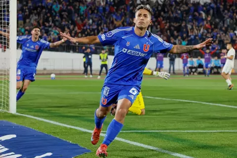 إذاعة تشيلية: الأهلي يراقب لوكاس أسادي.. واستفسر عن موقفه الحالي